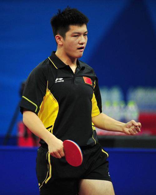 这与灰熊持 这与灰熊持